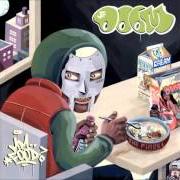 El texto musical BLUNT DRUNK (ALL OUTTA ALE REMIX) de MF DOOM también está presente en el álbum Mm.. food (2004)