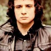 El texto musical 6 MILLIARDS 900 MILLIONS 980 MILLE de MICHEL SARDOU también está presente en el álbum Je vole (1978)