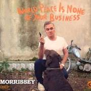 El texto musical KICK THE BRIDE DOWN THE AISLE de MORRISSEY también está presente en el álbum World peace is none of your business (2014)