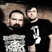 El texto musical QUARANTINED de NAPALM DEATH también está presente en el álbum Utilitarian (2012)