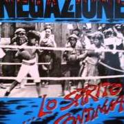 El texto musical STRAIGHT AND REBEL de NEGAZIONE también está presente en el álbum Lo spirito continua (1986)