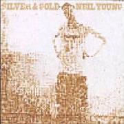 El texto musical HORSESHOE MAN de NEIL YOUNG también está presente en el álbum Silver & gold (2000)