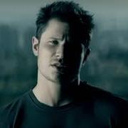 El texto musical RUN TO ME de NICK LACHEY también está presente en el álbum What's left of me (2006)