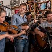 El texto musical THE LIGHTHOUSE'S TALE de NICKEL CREEK también está presente en el álbum Nickel creek (2000)