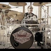 El texto musical COLD AS DECEMBER de NIGHT RANGER también está presente en el álbum Atbpo (2021)