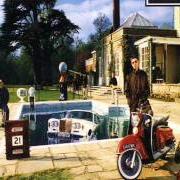 El texto musical ALL AROUND THE WORLD (REPRISE) de OASIS también está presente en el álbum Be here now (1998)