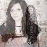 El texto musical LOVE LOVE de AMY MACDONALD también está presente en el álbum A curious thing (2010)