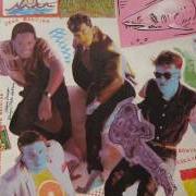 El texto musical A MILLION PLEADING FACES de ORANGE JUICE también está presente en el álbum Rip it up (1982)