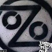 El texto musical EMBRACE THE CHAOS de OZOMATLI también está presente en el álbum Embrace the chaos (2001)