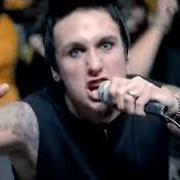 El texto musical DO OR DIE de PAPA ROACH también está presente en el álbum Getting away with murder (2004)