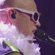 El texto musical CE QU'ON VOIT, ALLÉE RIMBAUD de PASCAL OBISPO también está presente en el álbum Millésime - live