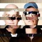 El texto musical LEFT TO MY OWN DEVICES de PET SHOP BOYS también está presente en el álbum Ultimate (2010)