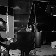 El texto musical CES ÉTRANGES LUEURS / LE MAGNÉTISME DES AMANTS de PIERRE LAPOINTE también está presente en el álbum Pierre lapointe seul au piano (2011)