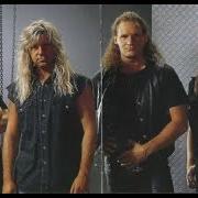 El texto musical SILVER & GOLD de PRIMAL FEAR también está presente en el álbum Primal fear (1998)