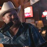 El texto musical ODE TO BEN DORCY (LOVEY'S SONG) de RANDY ROGERS BAND también está presente en el álbum Hold my beer, vol. 2 (2020)