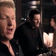 El texto musical HONEYSUCKLE LAZY de RASCAL FLATTS también está presente en el álbum Rewind (2014)