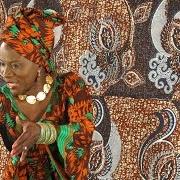 El texto musical BOMBA de ANGELIQUE KIDJO también está presente en el álbum Eve (2014)