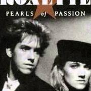 El texto musical SURRENDER de ROXETTE también está presente en el álbum Pearls of passion (1986)