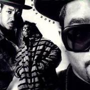 El texto musical WORD IS BORN de RUN DMC también está presente en el álbum Back from hell (1990)