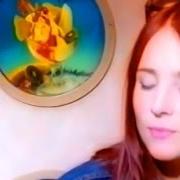 El texto musical A MAN WITH A BOX de SALAD también está presente en el álbum Drink me (1995)
