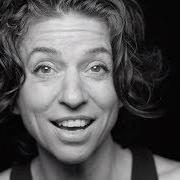 El texto musical PLAY GOD de ANI DIFRANCO también está presente en el álbum Binary (2017)