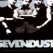 El texto musical SHADOWS IN RED de SEVENDUST también está presente en el álbum Next (2005)