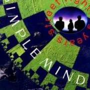 El texto musical THIS IS YOUR LAND de SIMPLE MINDS también está presente en el álbum Street fighting years (1989)