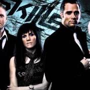 El texto musical LOOKING FOR ANGELS de SKILLET también está presente en el álbum The best of (2012)