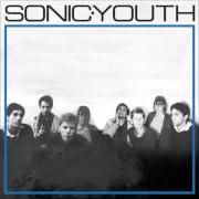 El texto musical SHE IS NOT ALONE de SONIC YOUTH también está presente en el álbum Sonic youth ep (1982)