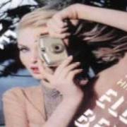 El texto musical LOVE IT IS LOVE de SOPHIE ELLIS BEXTOR también está presente en el álbum Shoot from the hip (2003)