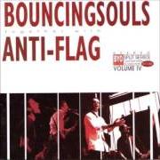 El texto musical LESS THAN FREE de ANTI-FLAG también está presente en el álbum Byo split series, vol. iv (anti-flag/bouncing souls) (2002)