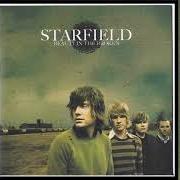 El texto musical THE HAND THAT HOLDS THE WORLD de STARFIELD también está presente en el álbum Beauty in the broken (2006)