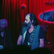 El texto musical YOU BROKE MY HEART de STEVE EARLE también está presente en el álbum So you wannabe an outlaw (2017)