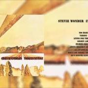 El texto musical LIVING FOR THE CITY de STEVIE WONDER también está presente en el álbum Innervisions (1973)