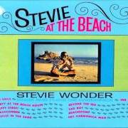 El texto musical HAPPY STREET de STEVIE WONDER también está presente en el álbum Stevie at the beach (1964)
