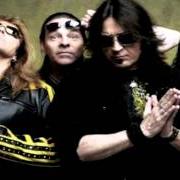 El texto musical MORE THAN A MAN de STRYPER también está presente en el álbum Second coming (2013)