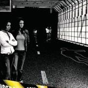 El texto musical DANGEROUS AND MOVING de T.A.T.U. también está presente en el álbum Dangerous and moving (2005)