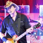 El texto musical SUNRIZE FENDER (FENDER BASS VI SOLO) de TED NUGENT también está presente en el álbum The music made me do it (2018)