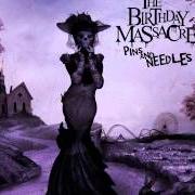 El texto musical SLEEPWALKING de THE BIRTHDAY MASSACRE también está presente en el álbum Pins and needles (2010)