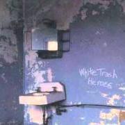 El texto musical DEAD RED EYES de ARCHERS OF LOAF también está presente en el álbum White trash heroes (2012)