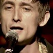 El texto musical ABSENT FRIENDS de THE DIVINE COMEDY también está presente en el álbum Absent friends (2004)