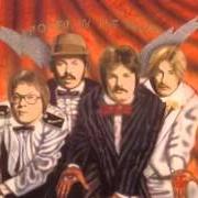 El texto musical COORS FOR SUNDAY de THE GUESS WHO también está presente en el álbum Power in the music (1975)