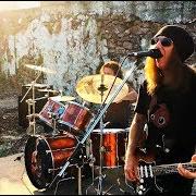 El texto musical WAR IS... de THE JELLY JAM también está presente en el álbum 2 (2004)