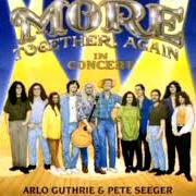 El texto musical MOOSES COME WALKING de ARLO GUTHRIE también está presente en el álbum More together again (1994)