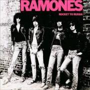 El texto musical WE'RE A HAPPY FAMILY de RAMONES también está presente en el álbum Rocket to russia (1977)