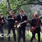 Love in bright landscapes