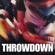 El texto musical RAISE YOUR FIST de THROWDOWN también está presente en el álbum Drive me dead (2000)