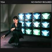 El texto musical BLONDES HAVE MORE FUN de TIGA también está presente en el álbum No fantasy required (2016)