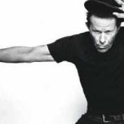 El texto musical DOWNTOWN de TOM WAITS también está presente en el álbum Heartattack and vine (1980)