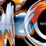 El texto musical WHILE MY GUITAR GENTLY WEEPS de TOTO también está presente en el álbum Through the looking glass (2002)